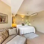 Condo In Plaza Nautica Less Than 1 Mile To The Arch!