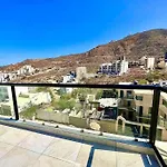 New Deluxe 2Br-2Bth, 2 King Beds, 1 Gig - Speed Wi-Fi, Pool, Huge Patio, Close To The Beach, Marina And Night Life.