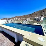 New Deluxe 2Br-2Bth, 2 King Beds, 1 Gig - Speed Wi-Fi, Pool, Huge Patio, Close To The Beach, Marina And Night Life.