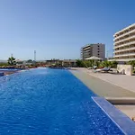 Luxury Condo With Pool, Jacuzzi, And Private Terrace