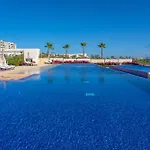 Luxury Condo With Pool, Jacuzzi, And Private Terrace