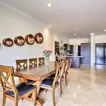 Modern Condo With Jetted Tub, Balcony And Ocean View!