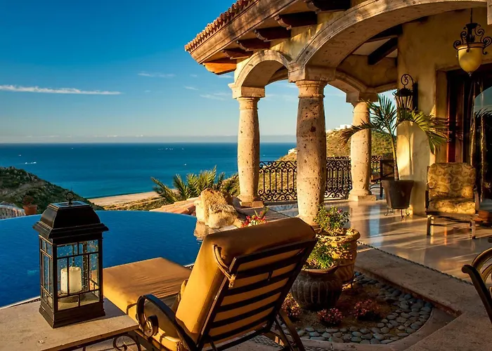 Stylish Pedregal Villa Maria