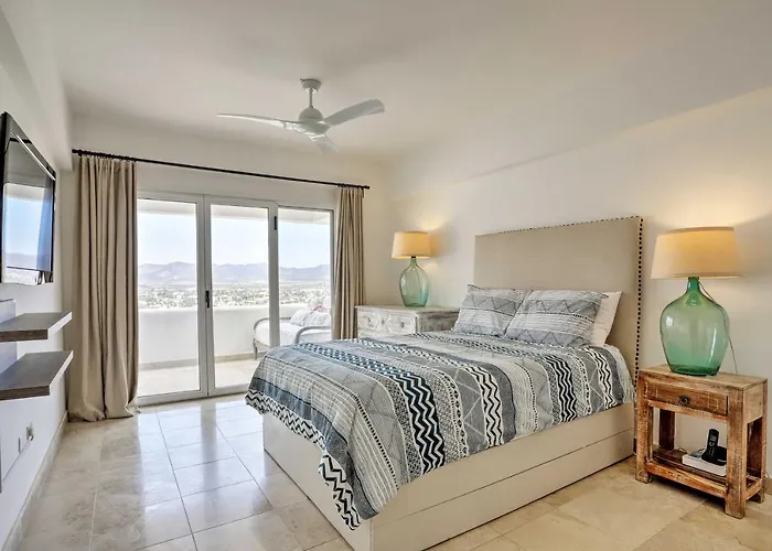 Cabo Condo In Pedregal Area With Amenities And Views
