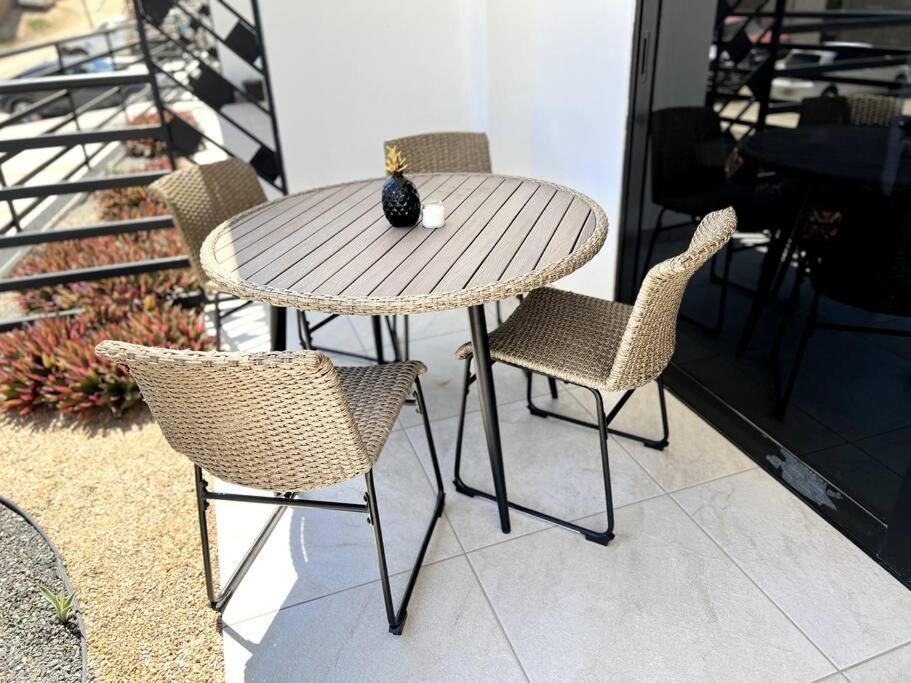 New Deluxe 2br-2bth, 2 King Beds, 1 Gig - Speed Wi-fi, Pool, Huge Patio, Close To The Beach, Marina And Night Life.