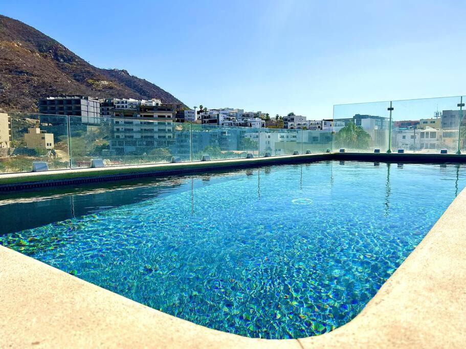 New Deluxe 2br-2bth, 2 King Beds, 1 Gig - Speed Wi-fi, Pool, Huge Patio, Close To The Beach, Marina And Night Life. Apartamento