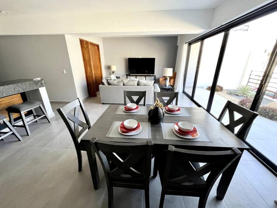 New Deluxe 2br-2bth, 2 King Beds, 1 Gig - Speed Wi-fi, Pool, Huge Patio, Close To The Beach, Marina And Night Life. Apartamento