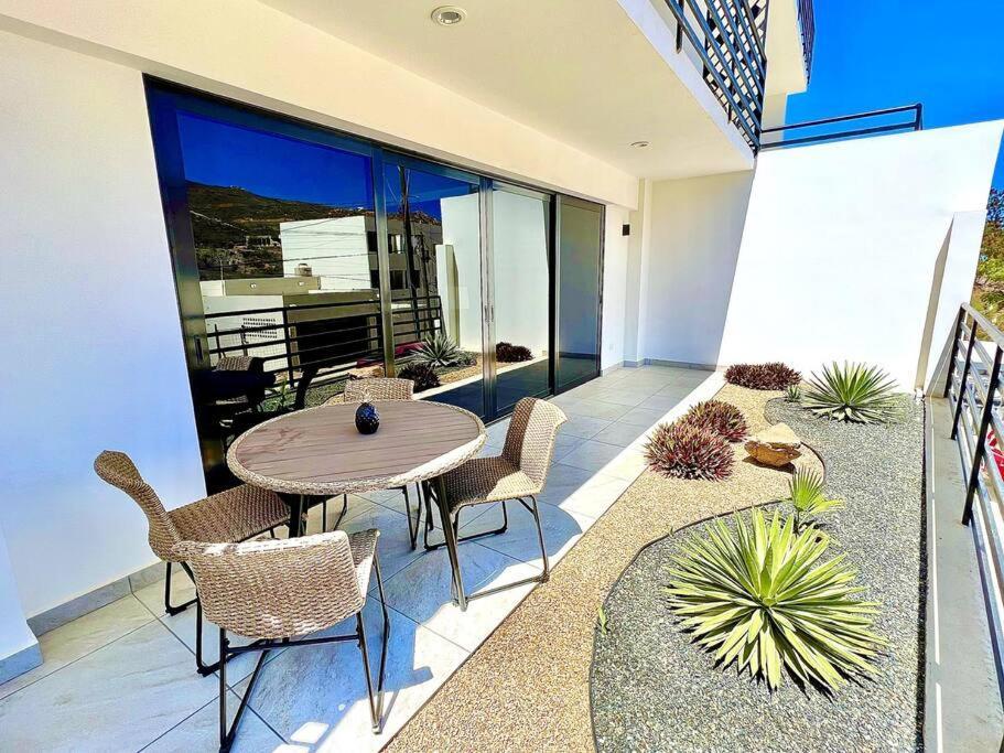 Apartamento New Deluxe 2br-2bth, 2 King Beds, 1 Gig - Speed Wi-fi, Pool, Huge Patio, Close To The Beach, Marina And Night Life. *