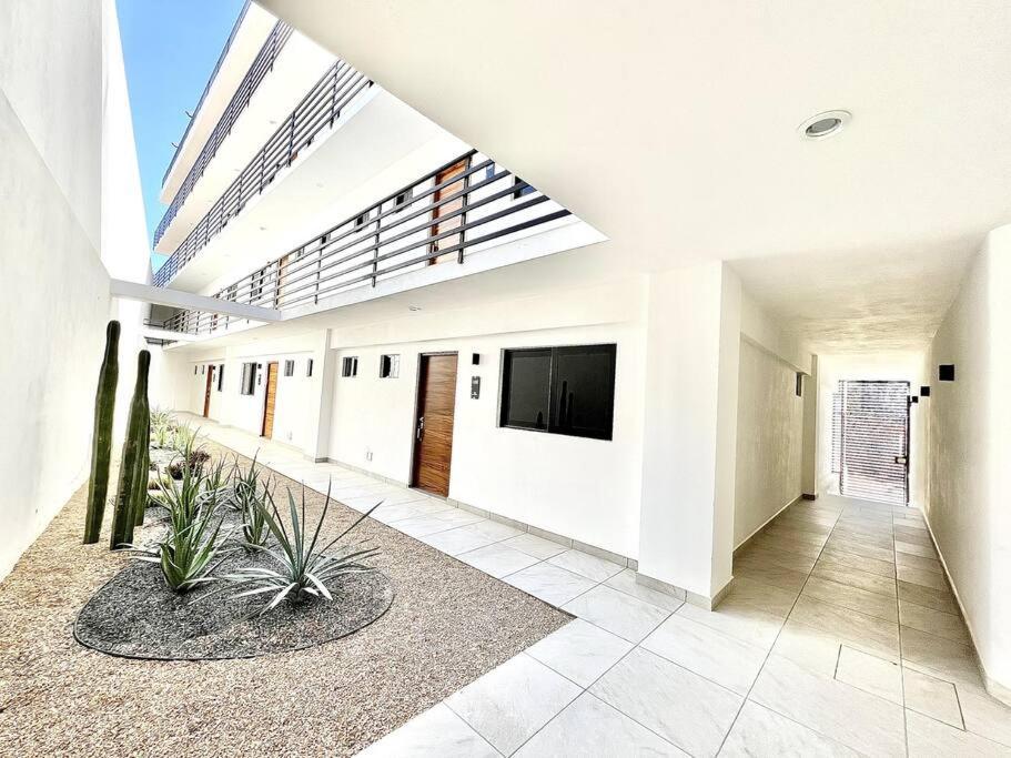 Apartamento New Deluxe 2br-2bth, 2 King Beds, 1 Gig - Speed Wi-fi, Pool, Huge Patio, Close To The Beach, Marina And Night Life. *