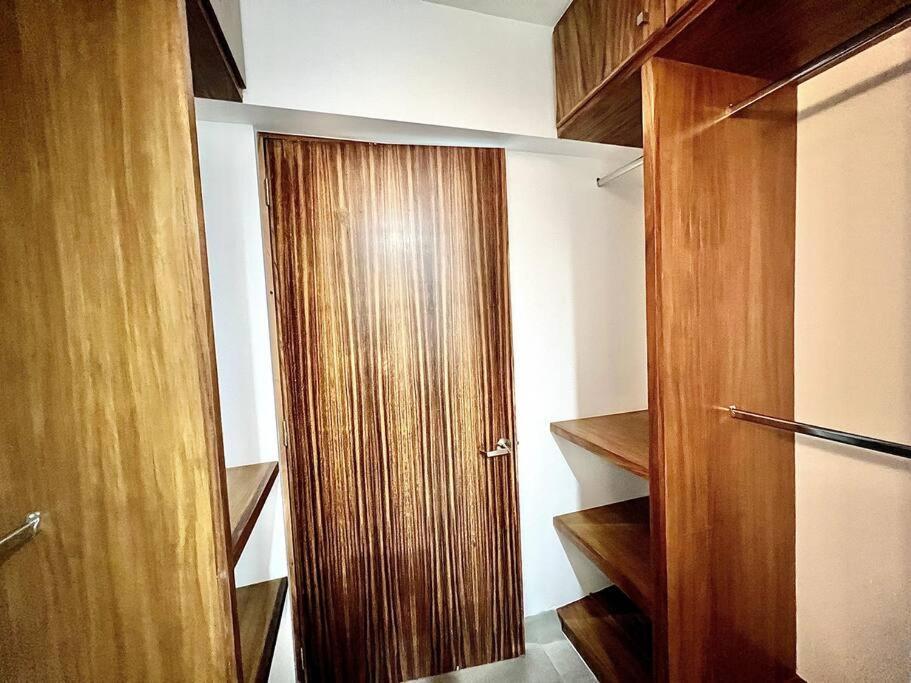 Apartamento New Deluxe 2br-2bth, 2 King Beds, 1 Gig - Speed Wi-fi, Pool, Huge Patio, Close To The Beach, Marina And Night Life. Cabo San Lucas