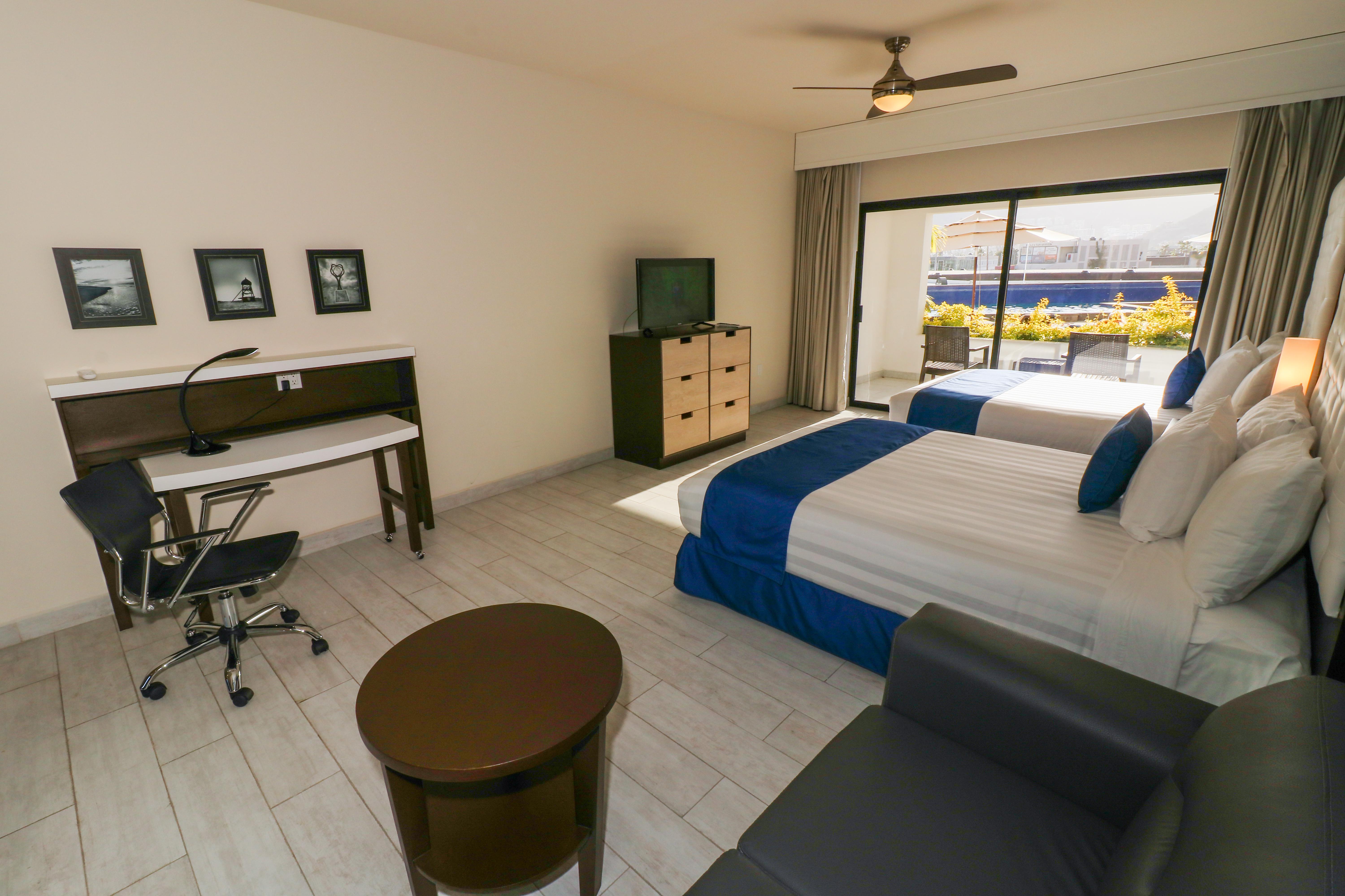 Medano And Hotel Cabo San Lucas