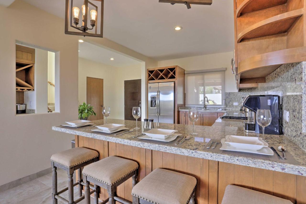 Luxe Cabo Casa With Own Rooftop Patio And Pool Access! Сasa de vacaciones *