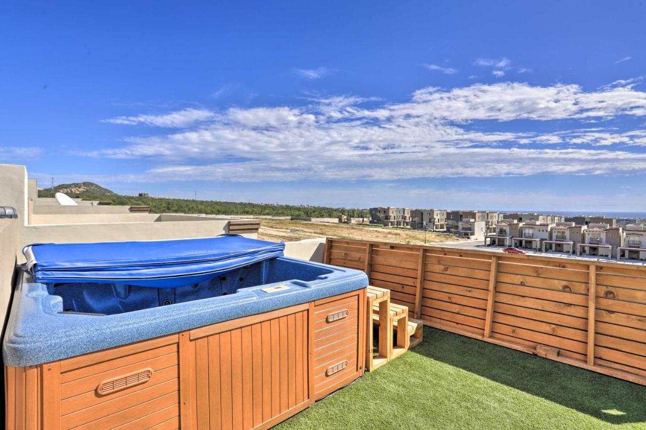 Сasa de vacaciones Luxe Cabo Casa With Own Rooftop Patio And Pool Access!