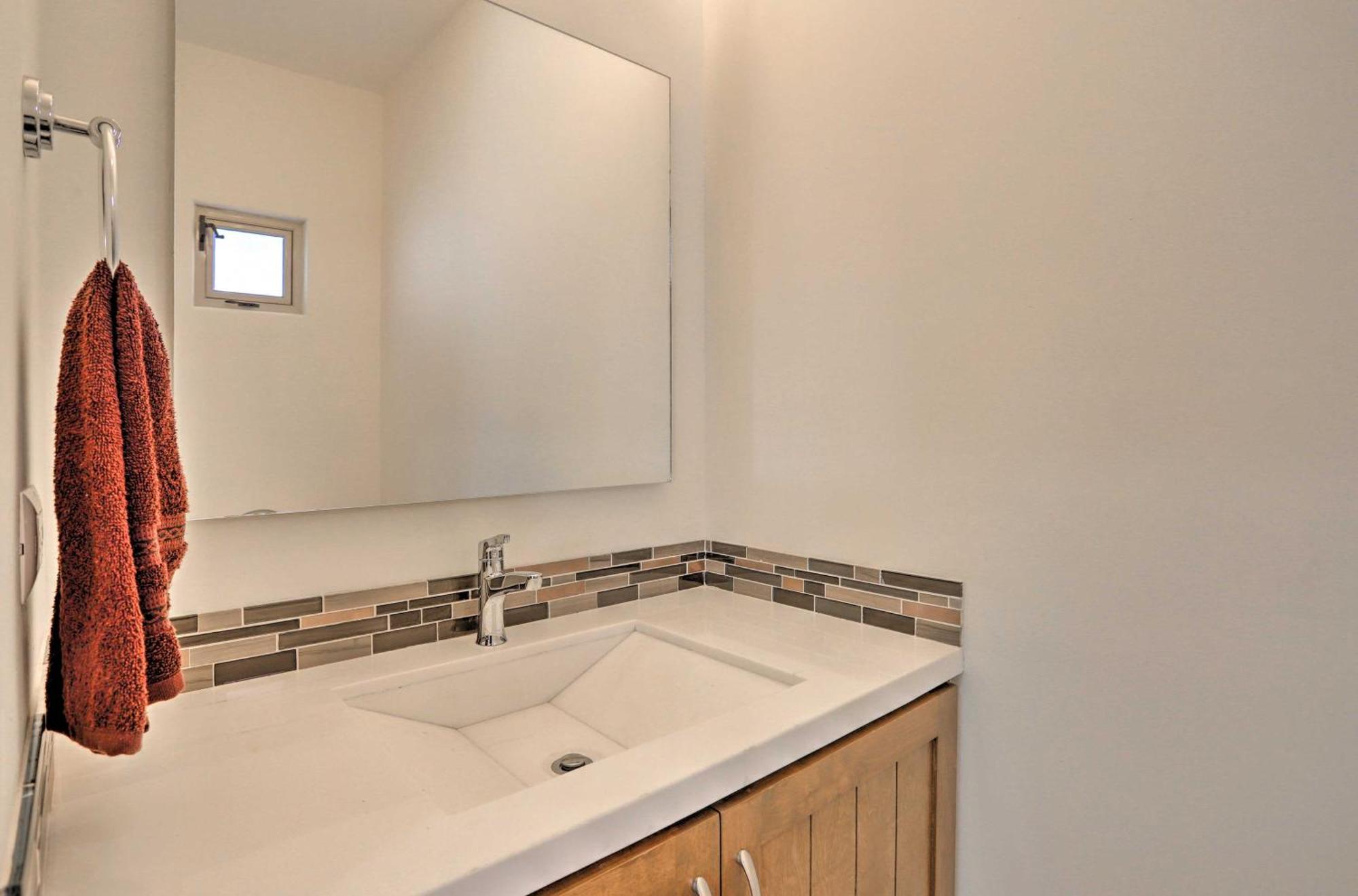 Сasa de vacaciones Luxe Cabo Casa With Own Rooftop Patio And Pool Access!