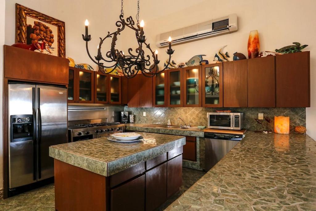 Casa Flamingo Cabo Luxurious Home, Spacious In El Pedregal Gated Community Holiday home
