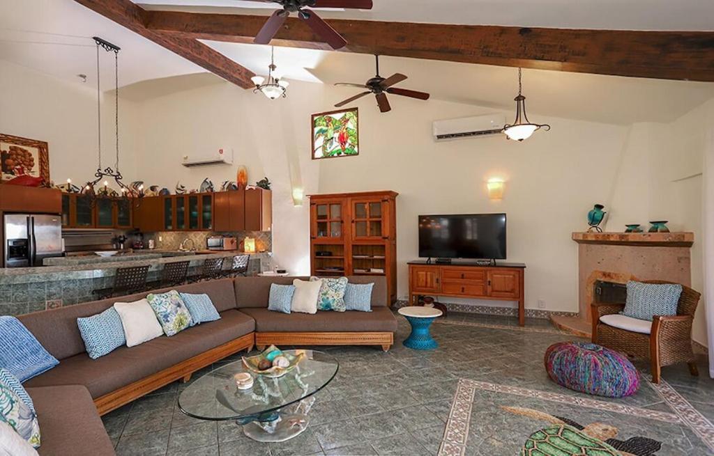Casa Flamingo Cabo Luxurious Home, Spacious In El Pedregal Gated Community Holiday home *