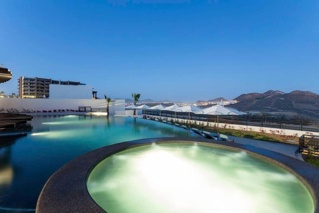 Breathtaking Ocean Views And Access Resorts! Apartment
