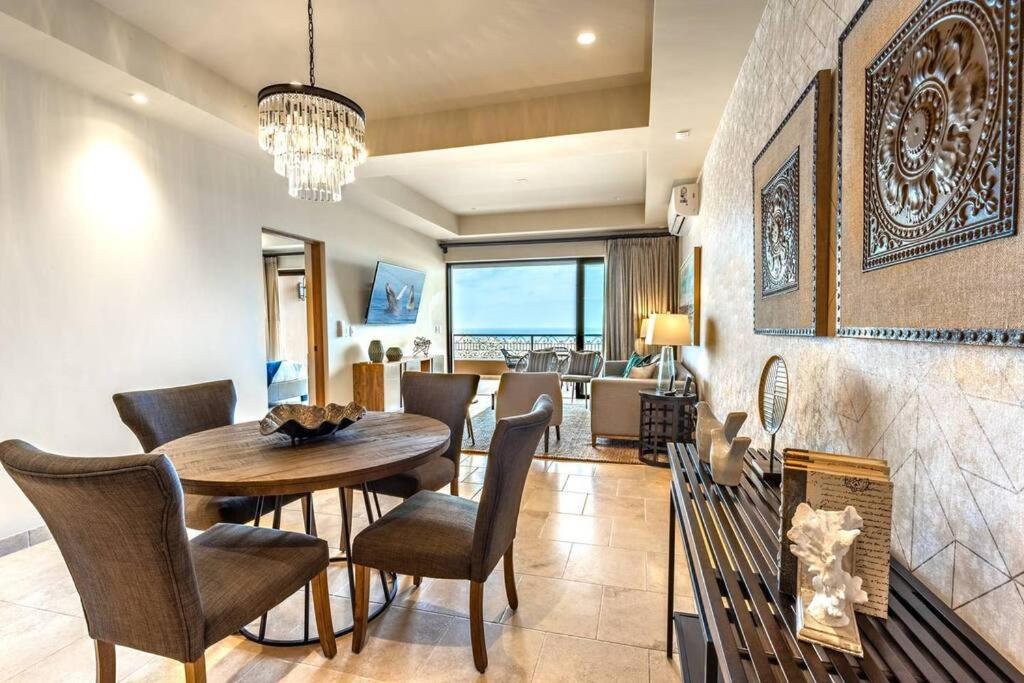 Apartment Breathtaking Ocean Views And Access Resorts!