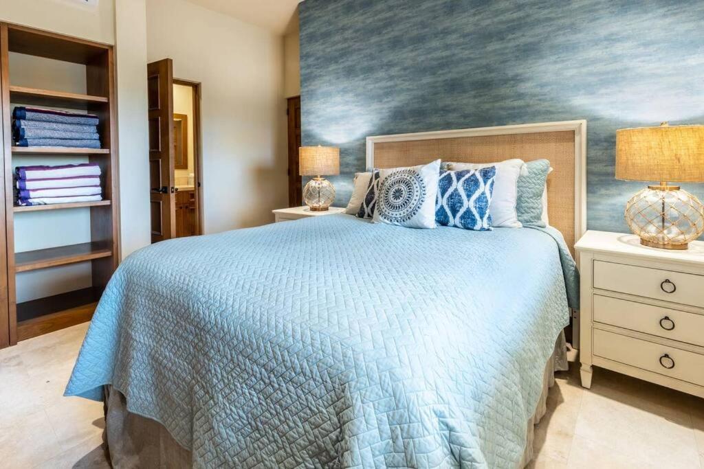 Apartment Breathtaking Ocean Views And Access Resorts!