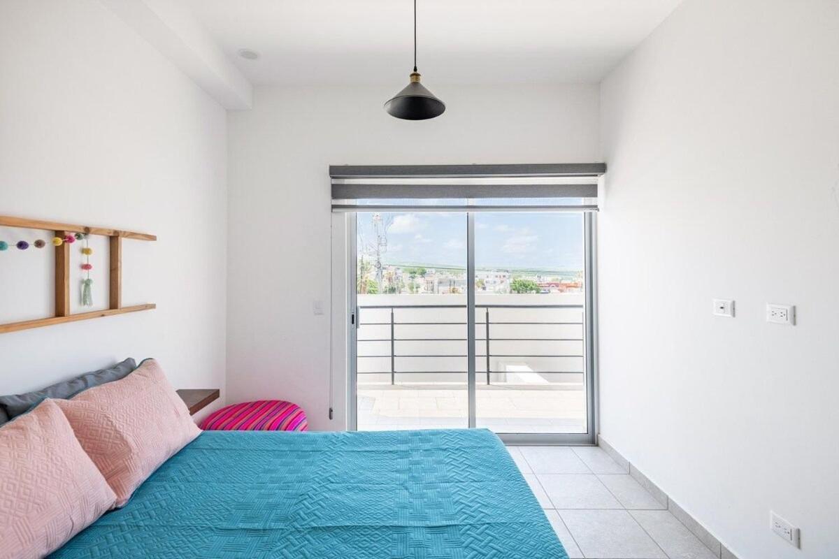 Primer Piso , 3 Recamaras+2.5 Banos +alberca Apartment
