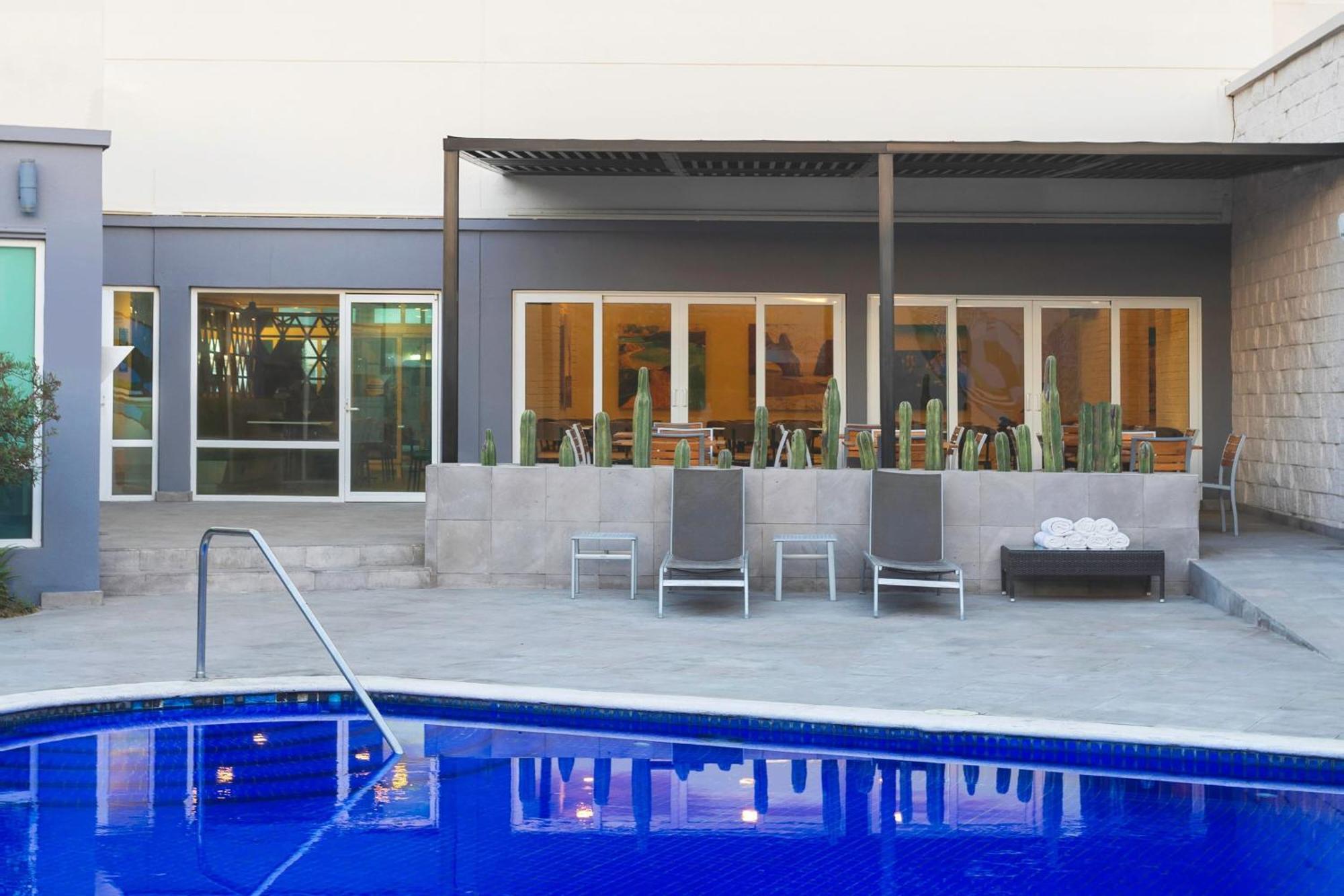 Hotel Fairfield By Marriott Cabos 3*