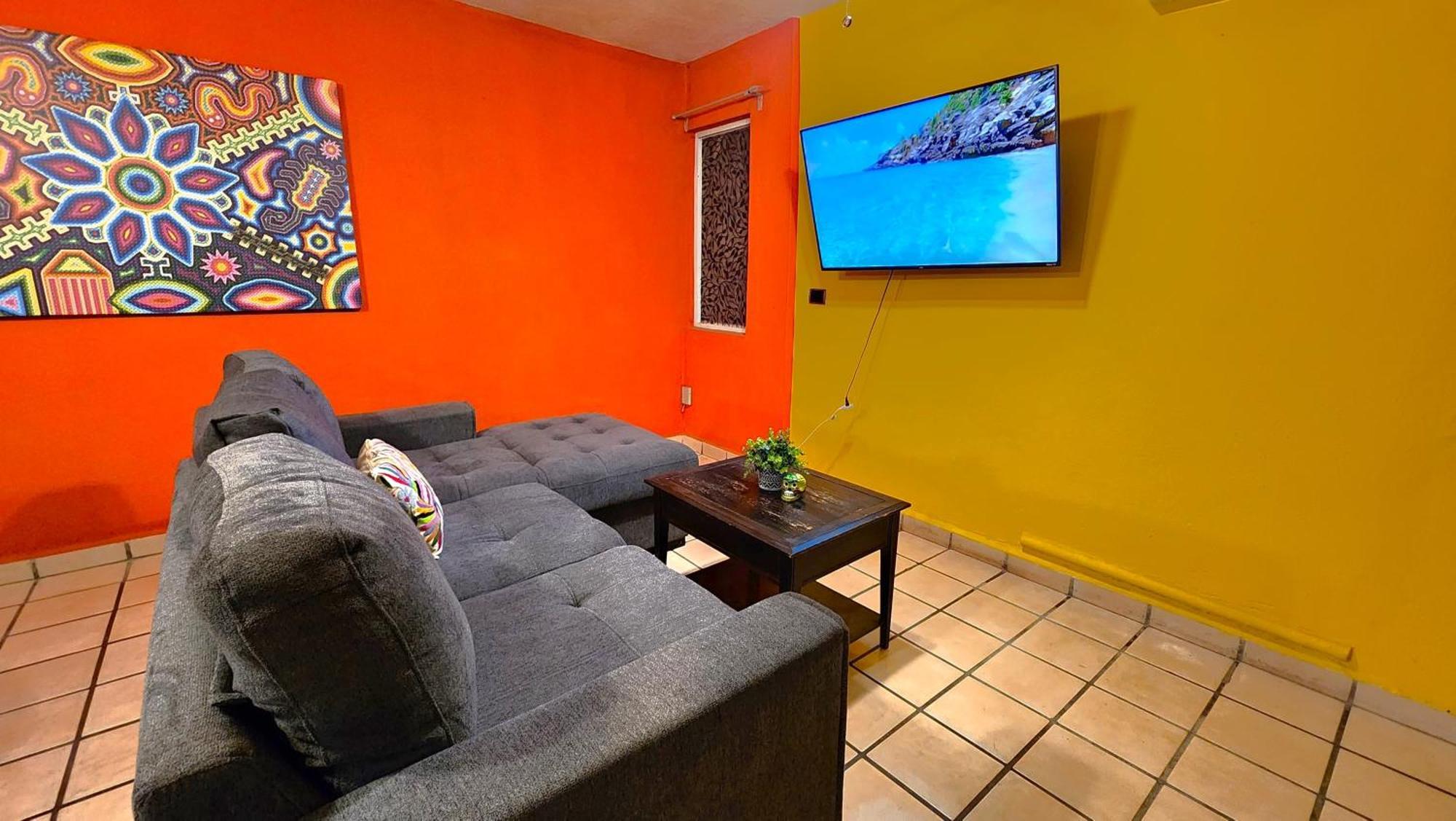 Apartment Casa Revolucion: 2br/2ba Casita Close To Downtown With Private Parking