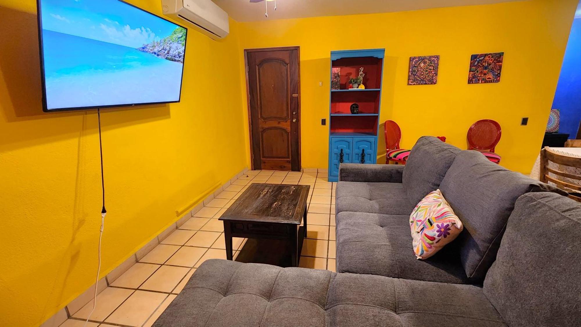 Casa Revolucion: 2br/2ba Casita Close To Downtown With Private Parking Apartment Cabo San Lucas