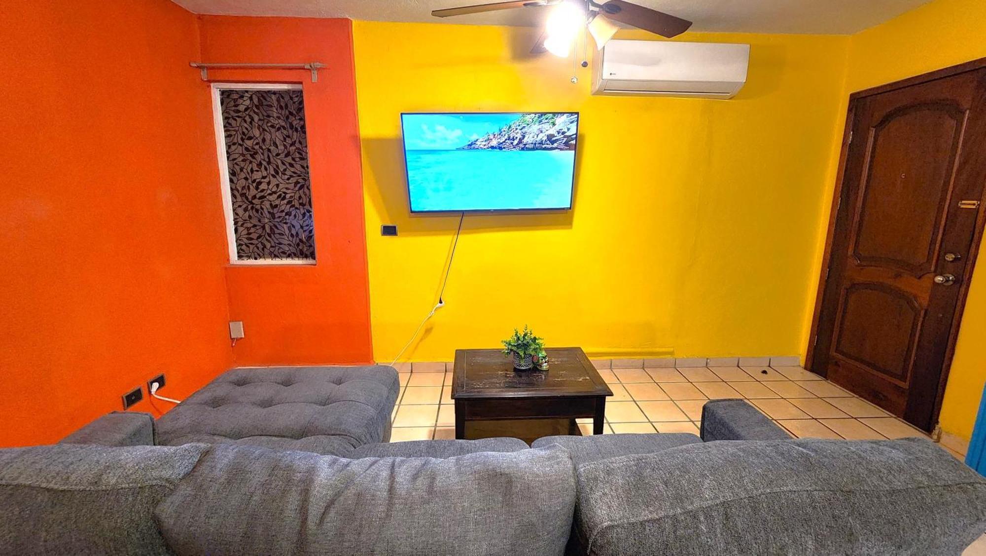 Apartment Casa Revolucion: 2br/2ba Casita Close To Downtown With Private Parking Cabo San Lucas