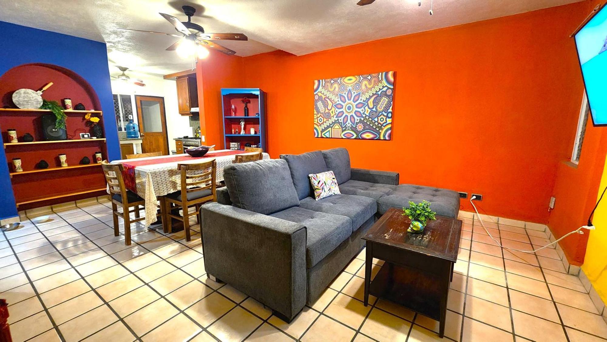 Casa Revolucion: 2br/2ba Casita Close To Downtown With Private Parking Apartment *