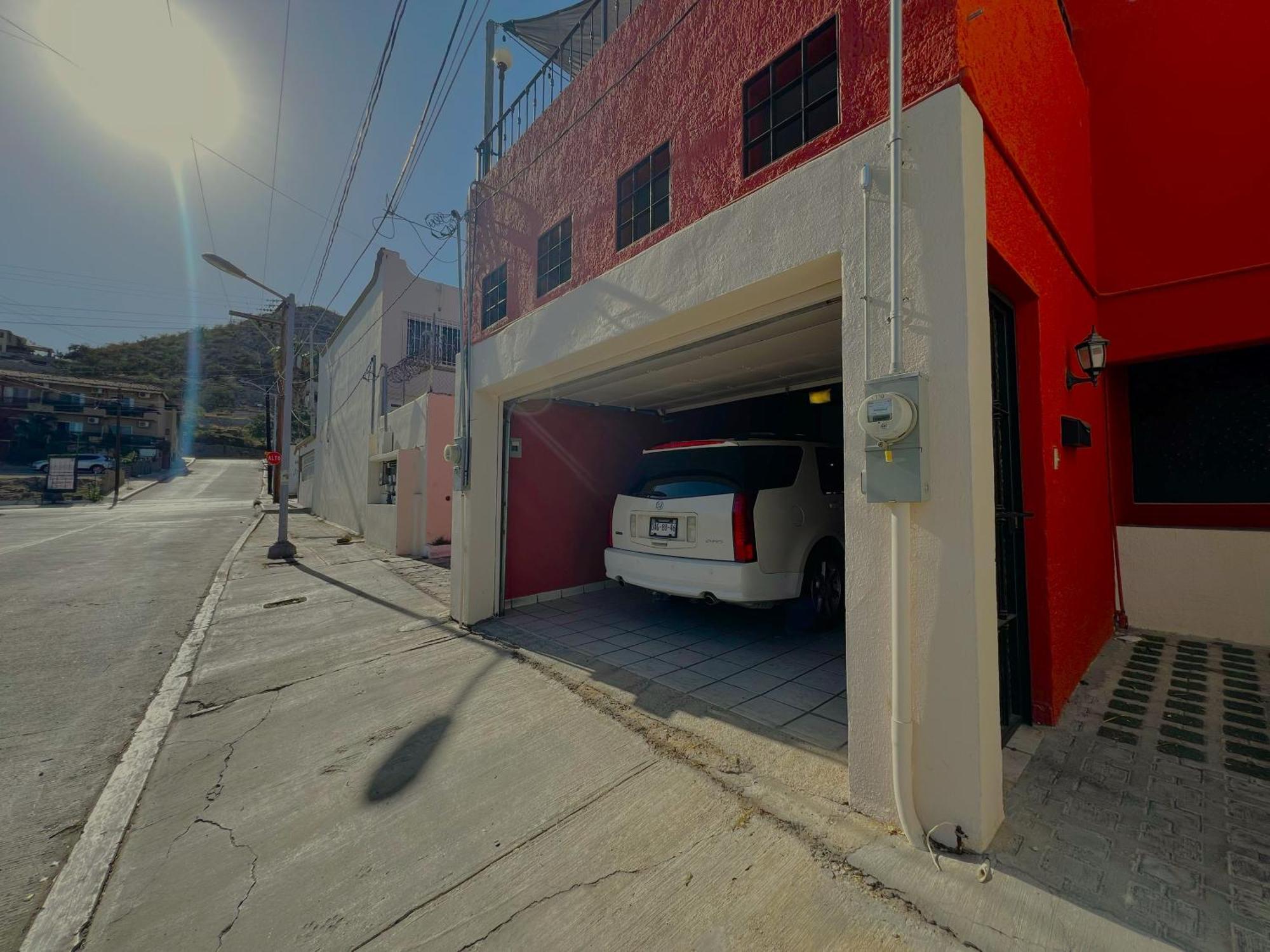 Casa Revolucion: 2br/2ba Casita Close To Downtown With Private Parking Cabo San Lucas