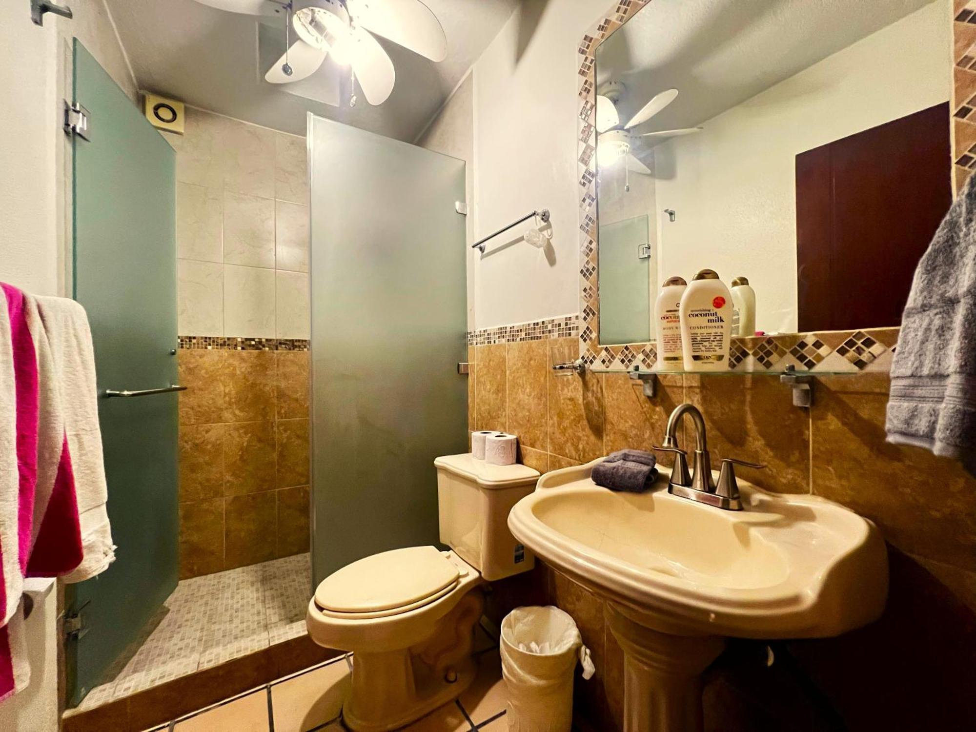 Casa Revolucion: 2br/2ba Casita Close To Downtown With Private Parking Apartment *
