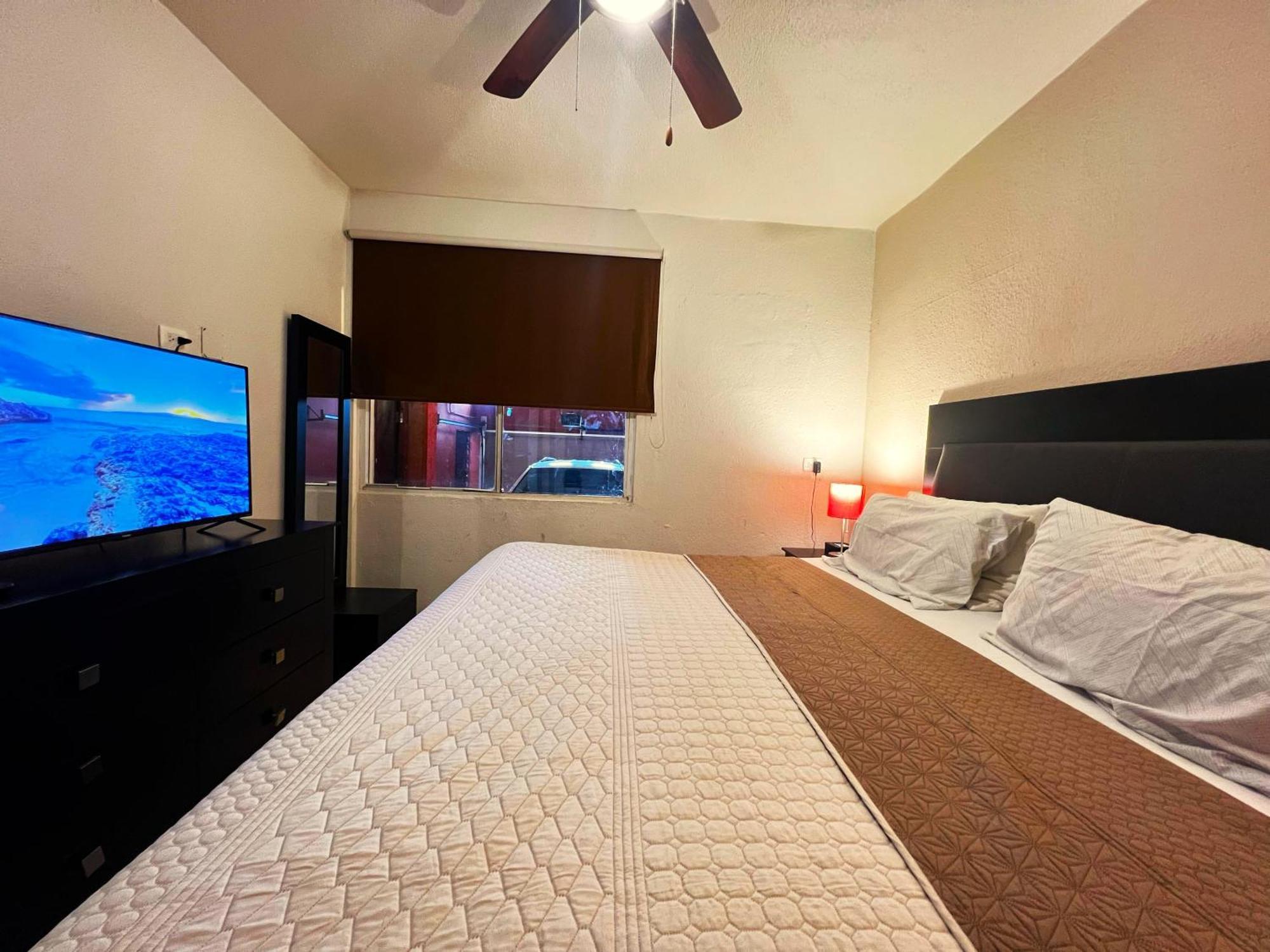 Casa Revolucion: 2br/2ba Casita Close To Downtown With Private Parking Apartment Cabo San Lucas