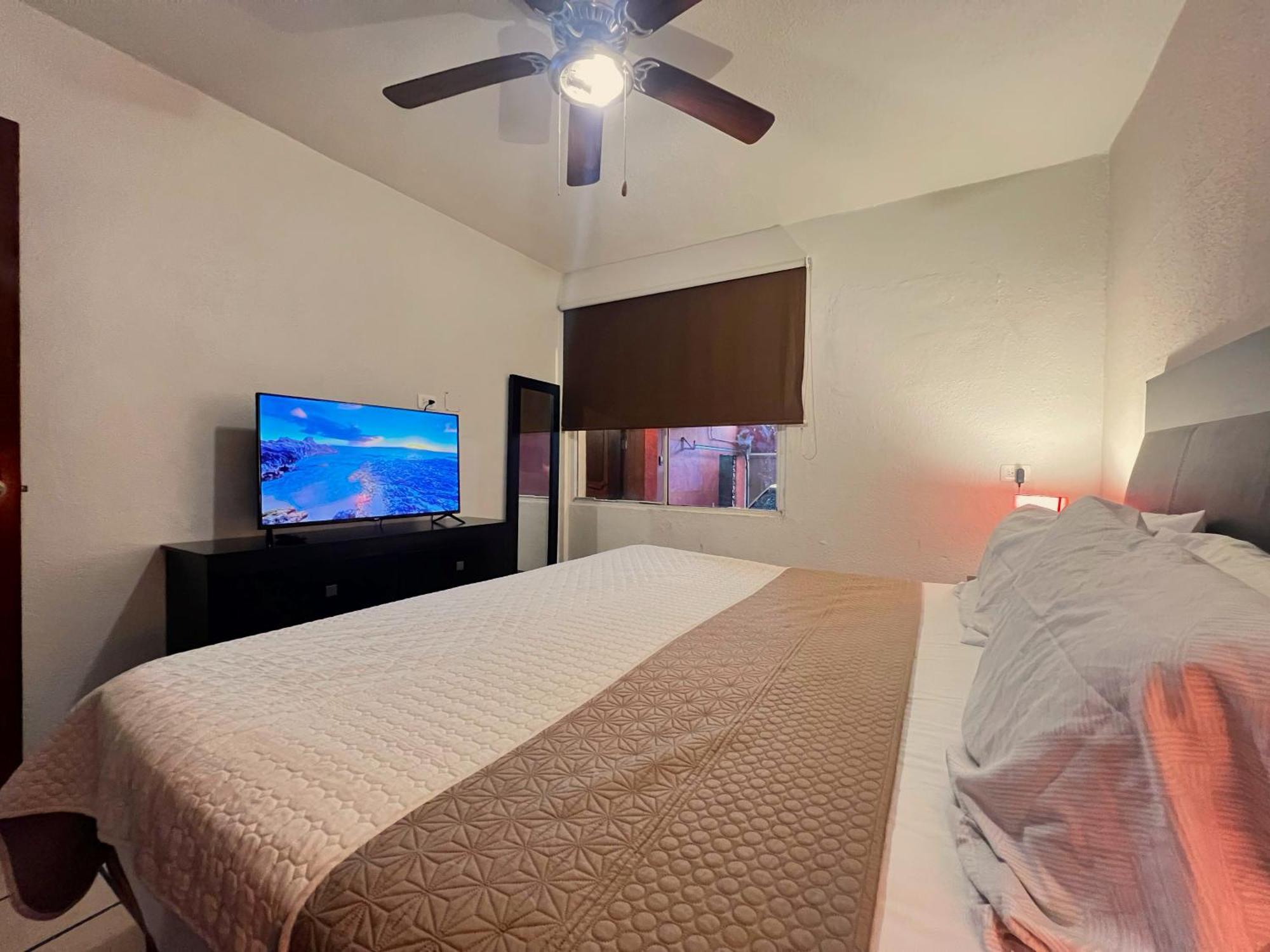 Apartment Casa Revolucion: 2br/2ba Casita Close To Downtown With Private Parking *