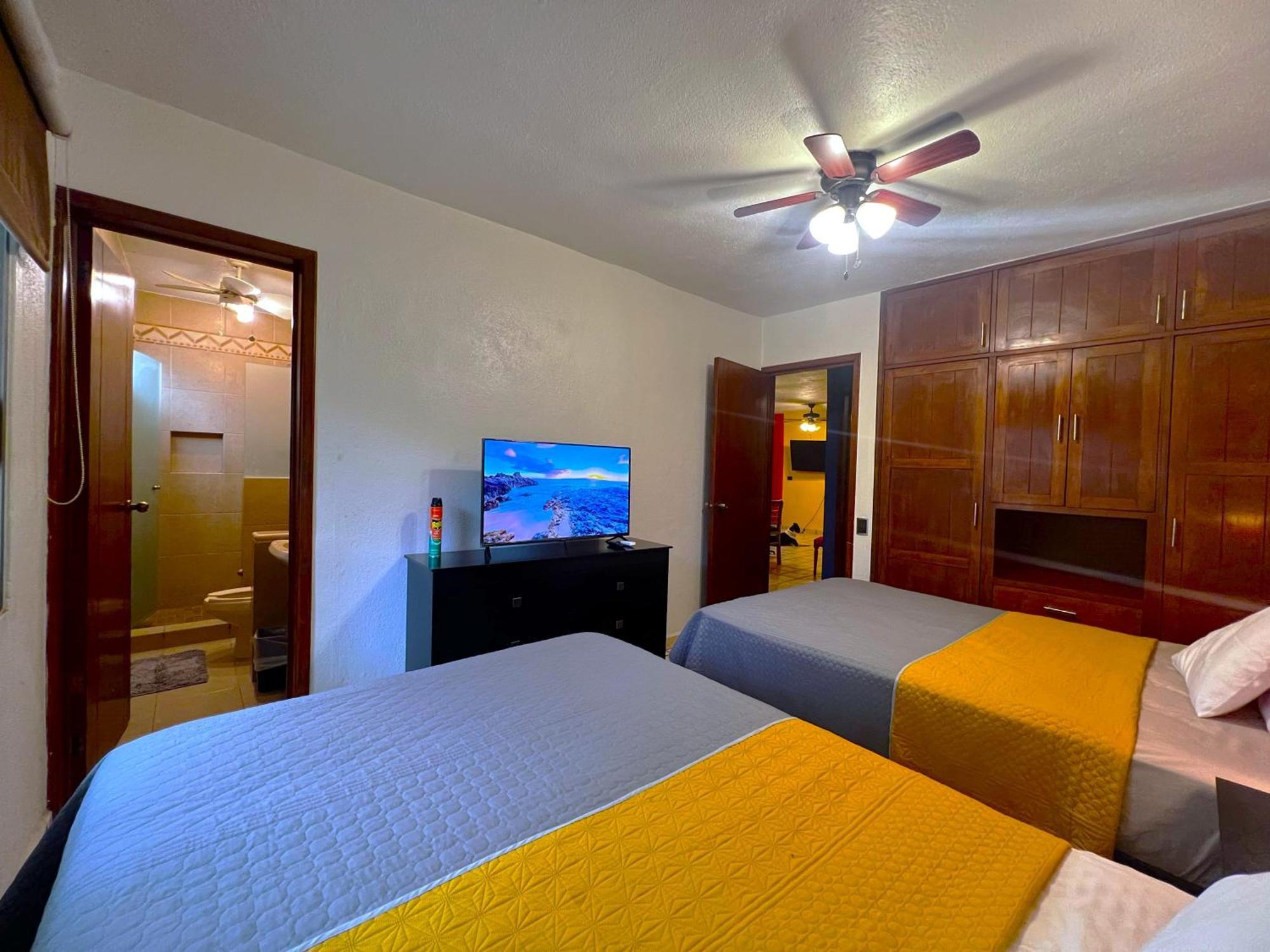 Apartment Casa Revolucion: 2br/2ba Casita Close To Downtown With Private Parking Cabo San Lucas