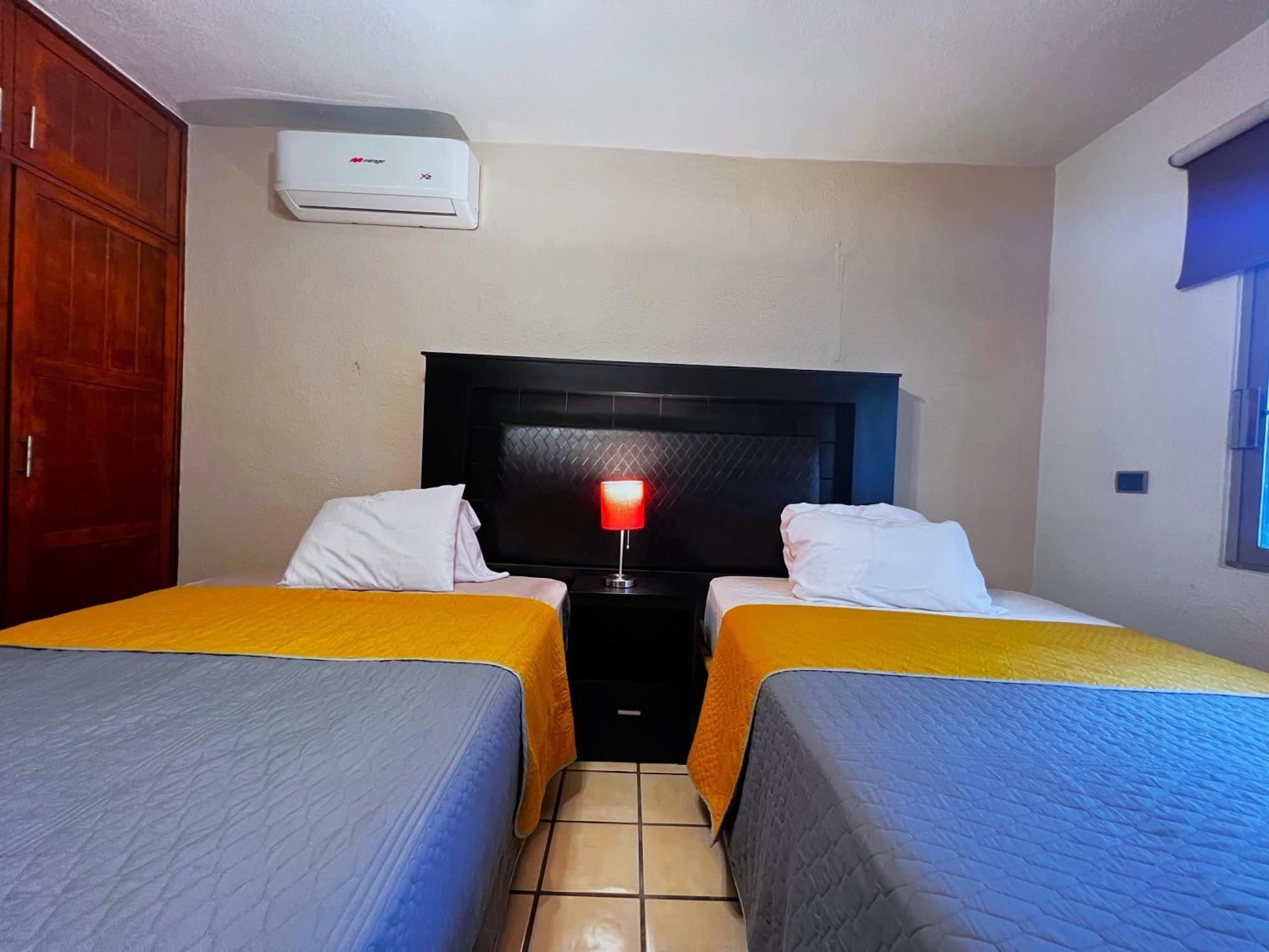Casa Revolucion: 2br/2ba Casita Close To Downtown With Private Parking
