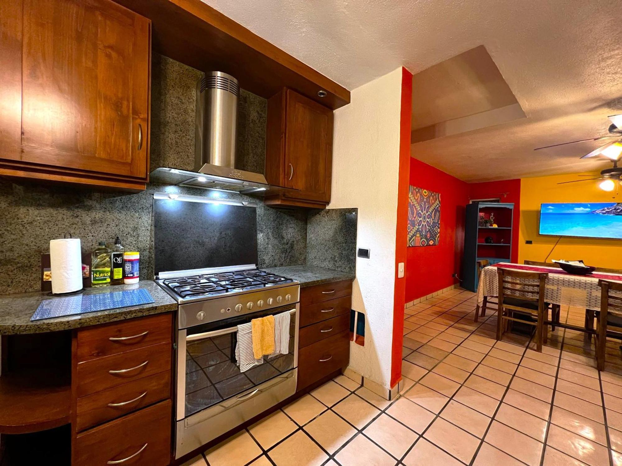 Casa Revolucion: 2br/2ba Casita Close To Downtown With Private Parking Apartment Cabo San Lucas
