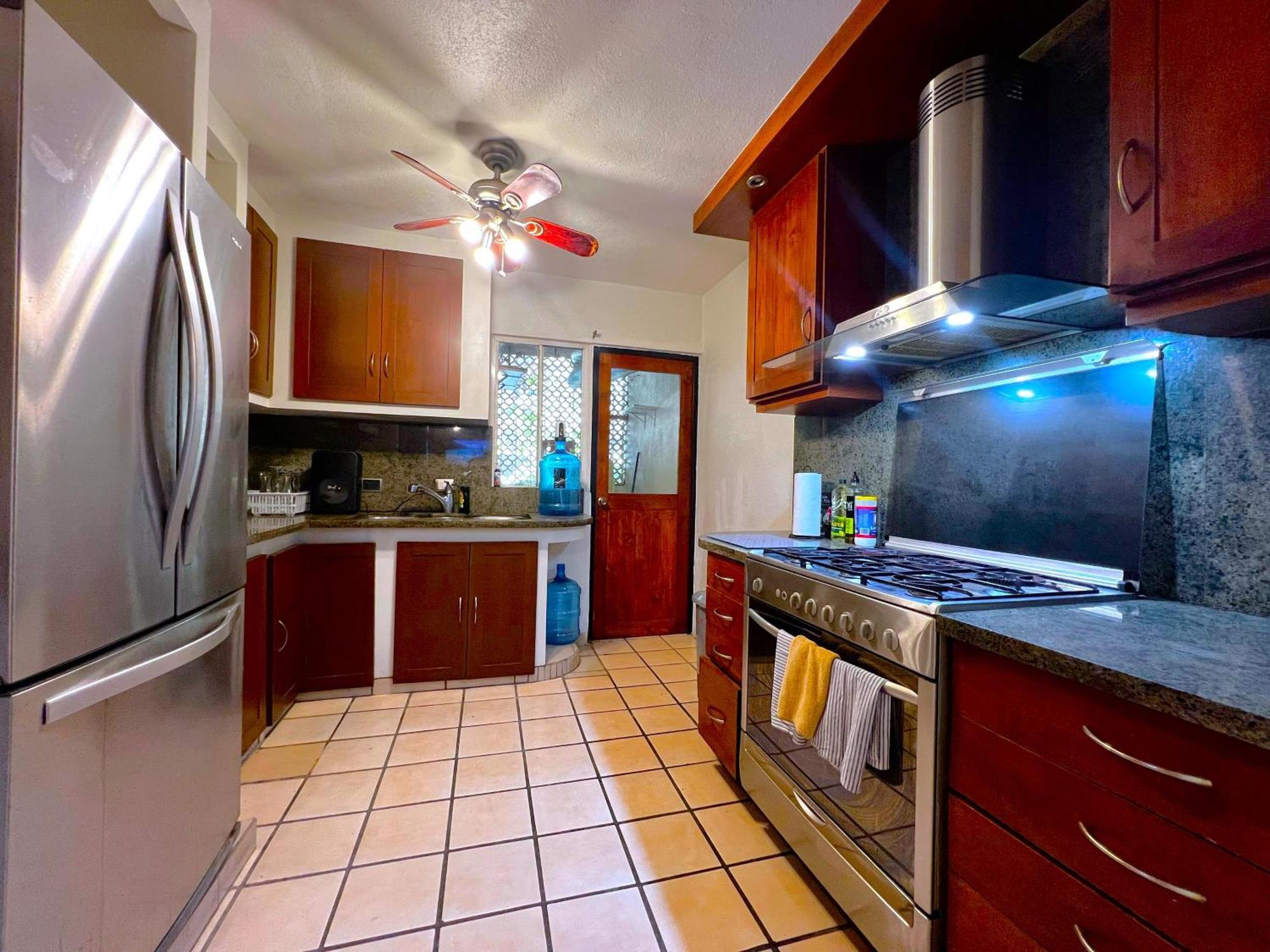 Casa Revolucion: 2br/2ba Casita Close To Downtown With Private Parking Apartment