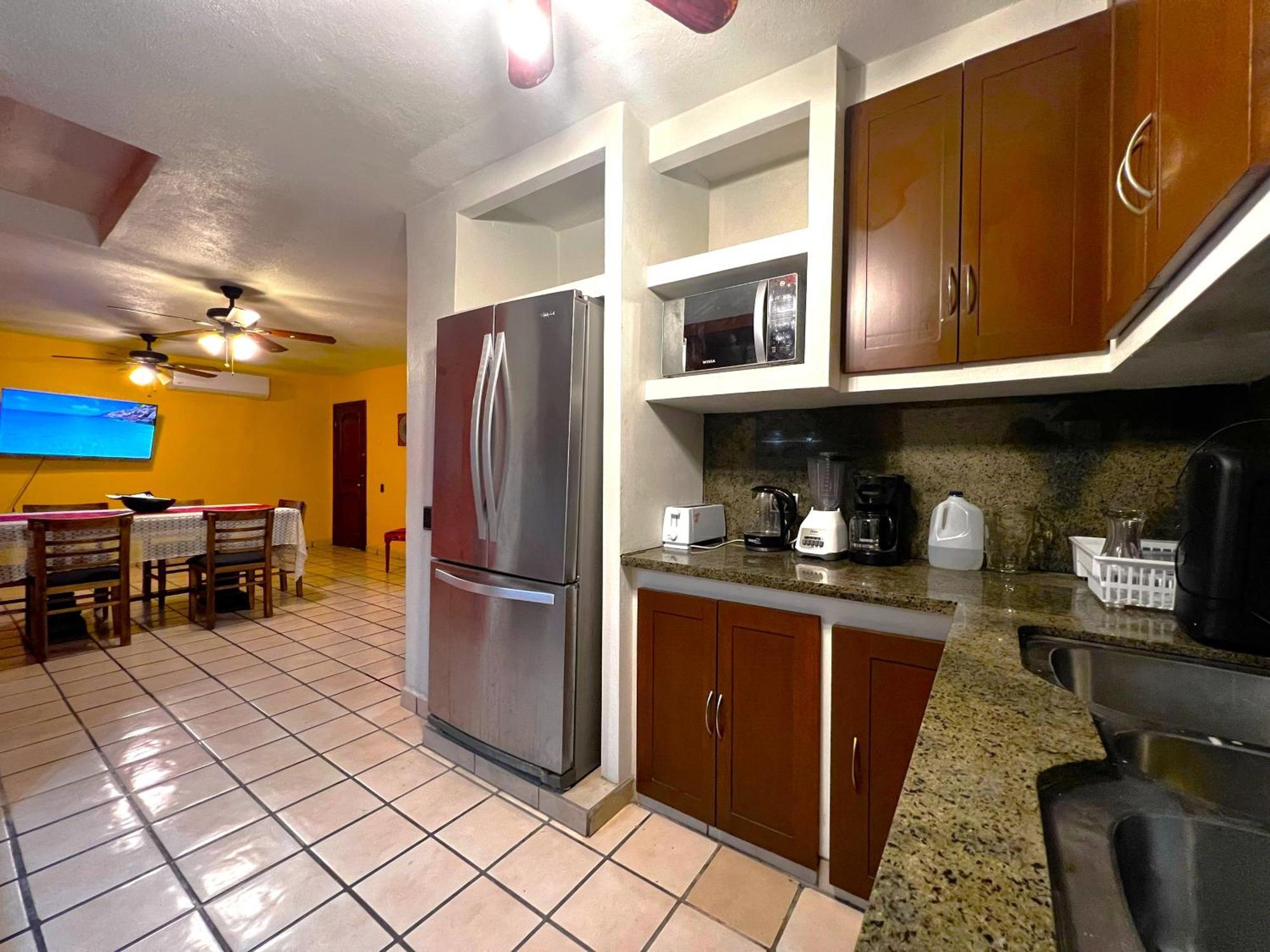 Casa Revolucion: 2br/2ba Casita Close To Downtown With Private Parking