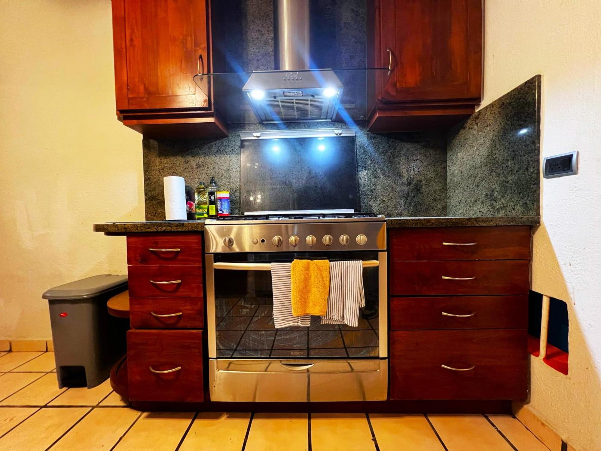 Apartment Casa Revolucion: 2br/2ba Casita Close To Downtown With Private Parking Cabo San Lucas