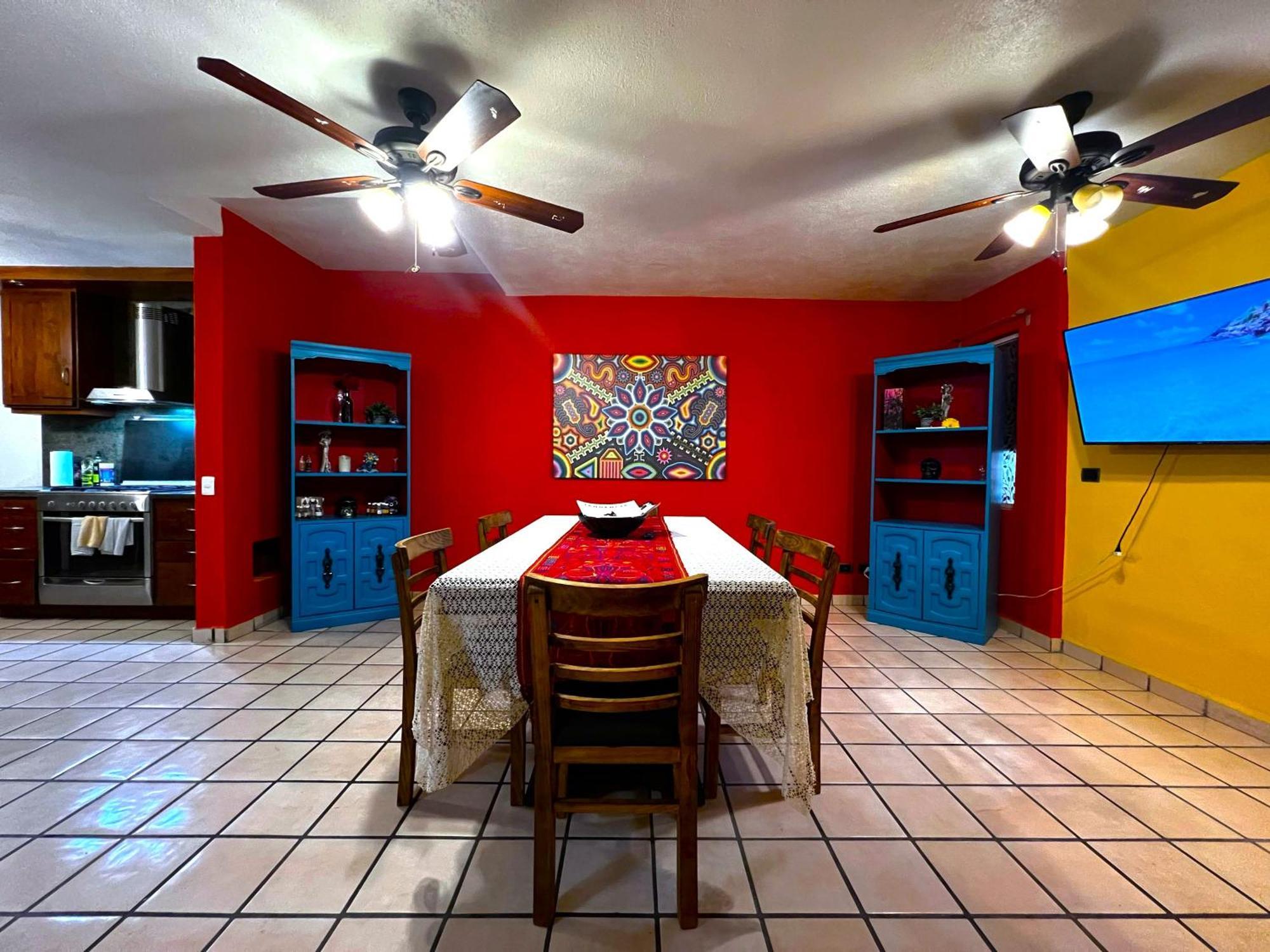 Casa Revolucion: 2br/2ba Casita Close To Downtown With Private Parking *