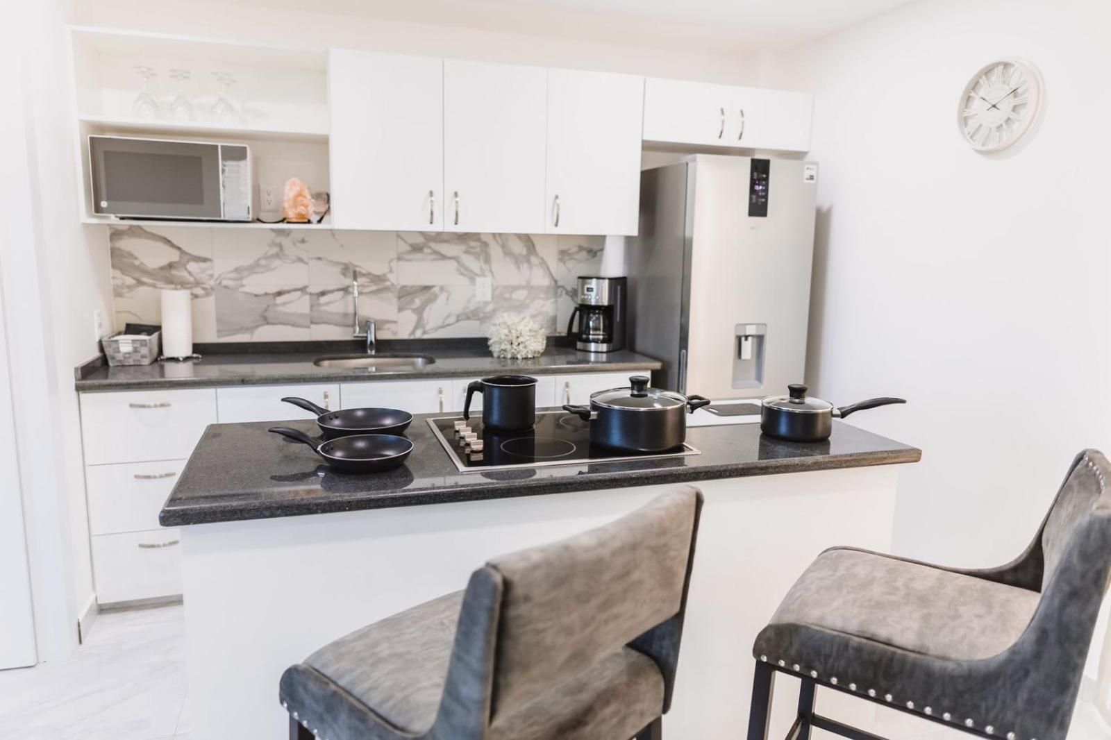 Silverwhite Apartment *