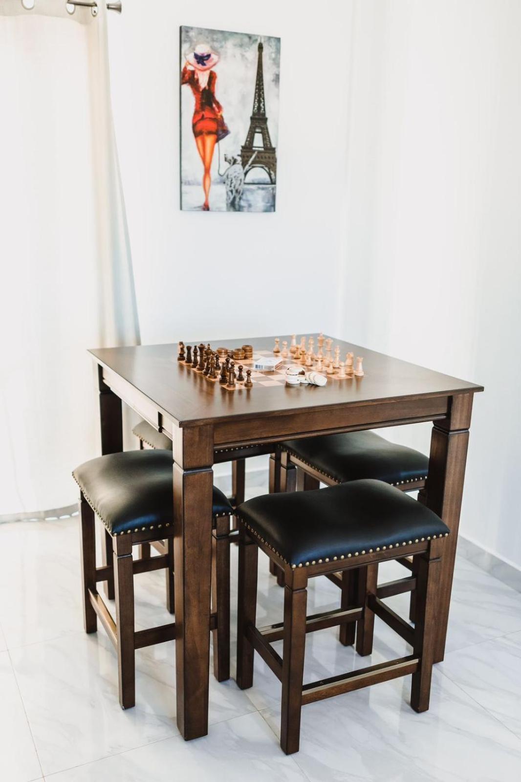 Silverwhite Apartment