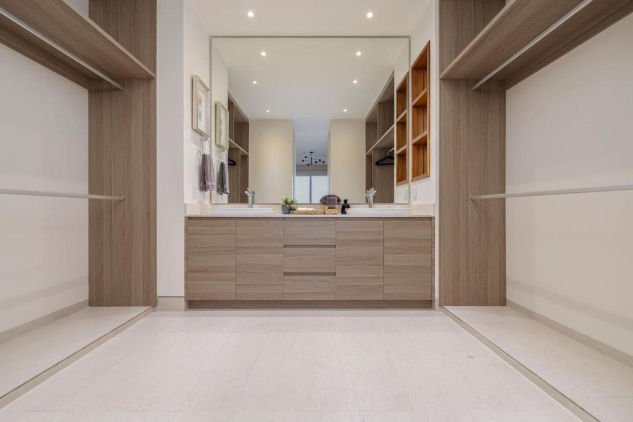 Spacious New 3br With Amazing Ocean Views *