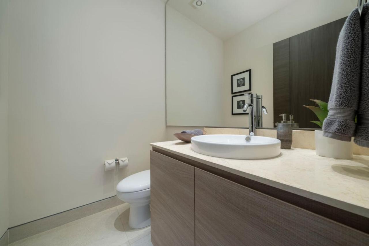 Wonderful 2br With Ocean And Arch Views Apartment