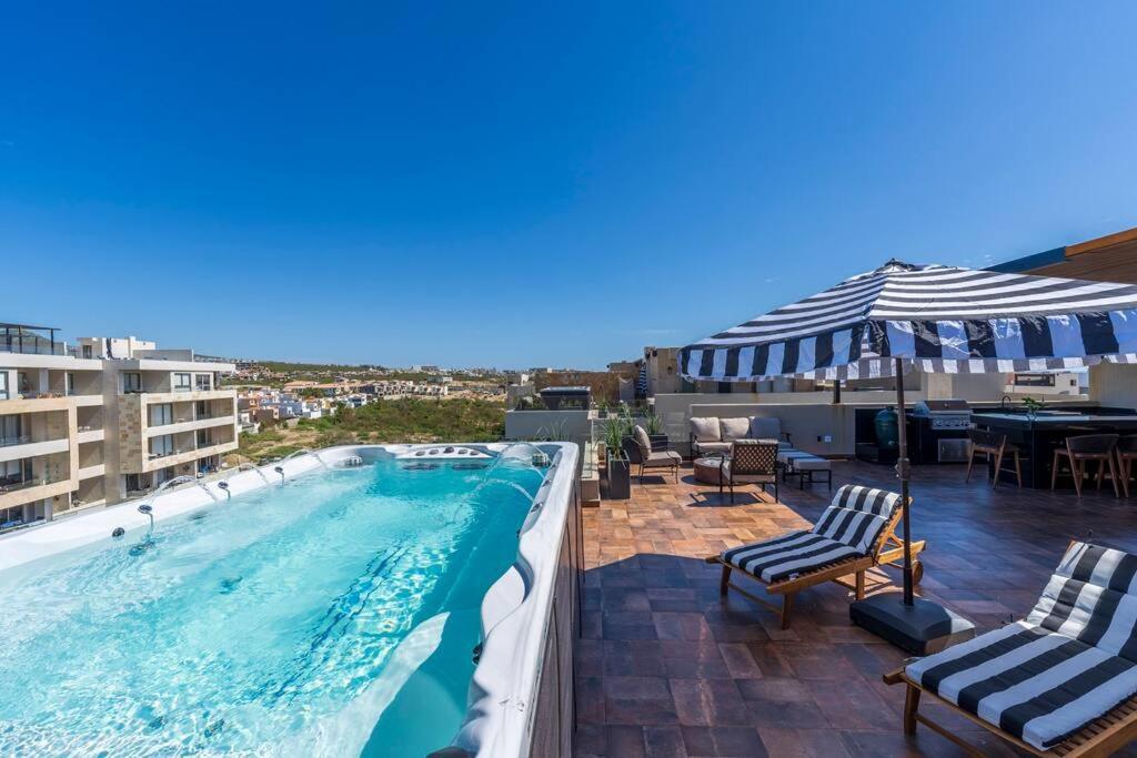 Penthouse With Private Jacuzzi And 4 Bedrooms