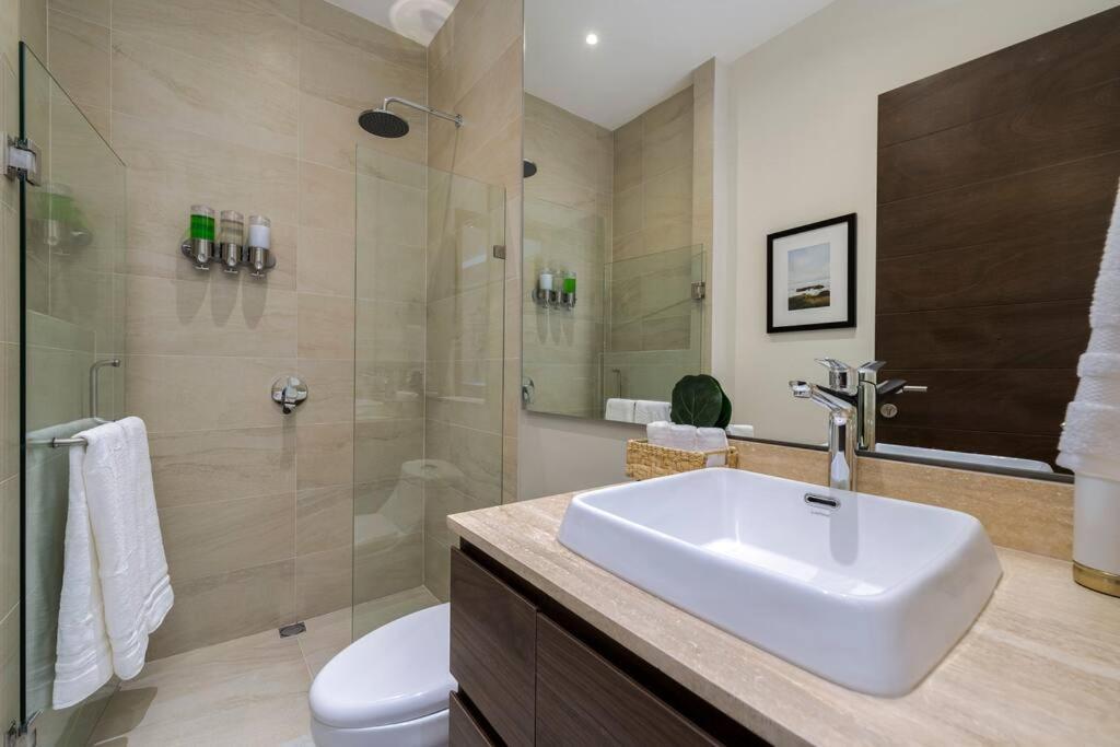 Penthouse With Private Jacuzzi And 4 Bedrooms Apartment