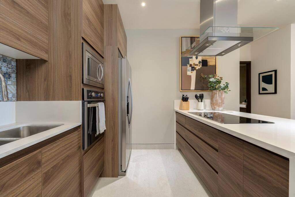 Penthouse With Private Jacuzzi And 4 Bedrooms Apartment