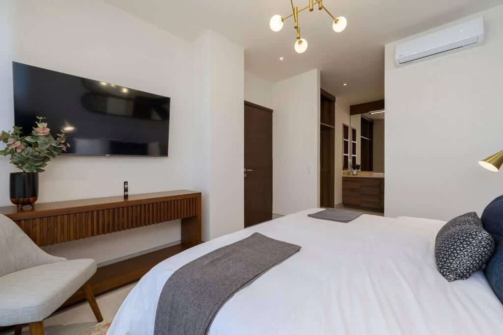 Penthouse With Private Jacuzzi And 4 Bedrooms *