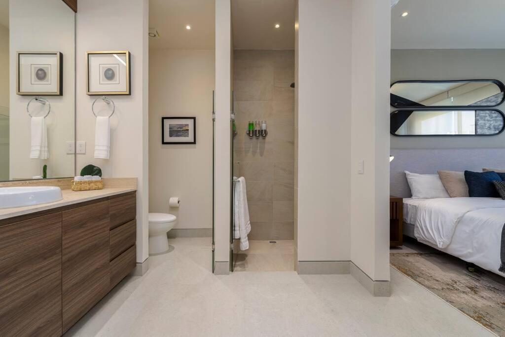 Penthouse With Private Jacuzzi And 4 Bedrooms Apartment *
