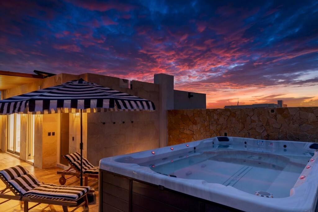 Penthouse With Private Jacuzzi And 4 Bedrooms *